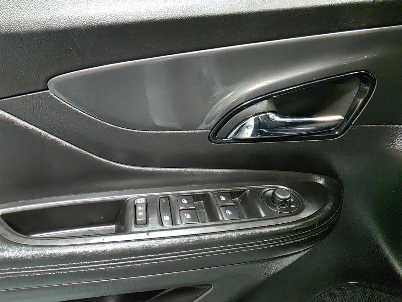 Used 2020 Buick Encore Preferred AWD/4WD image 18