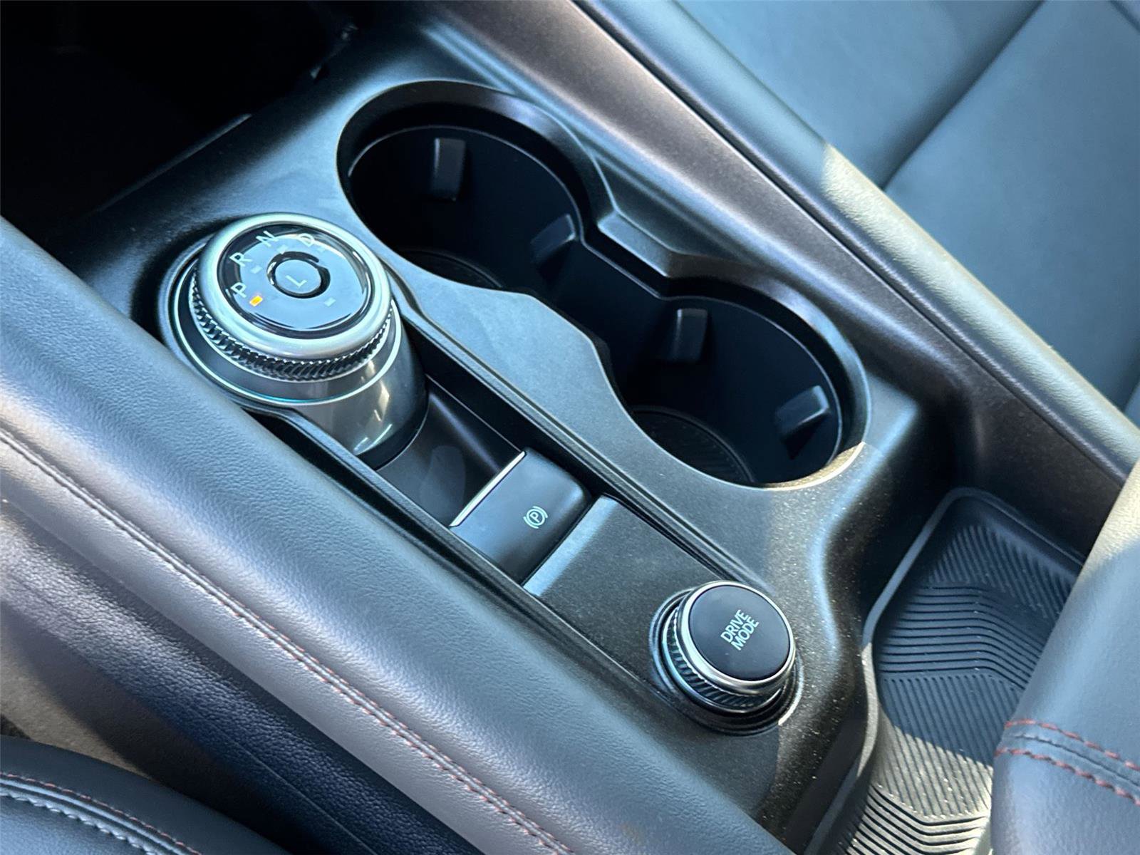 Used 2025 Ford Explorer Active w/ Active Comfort Package image 27