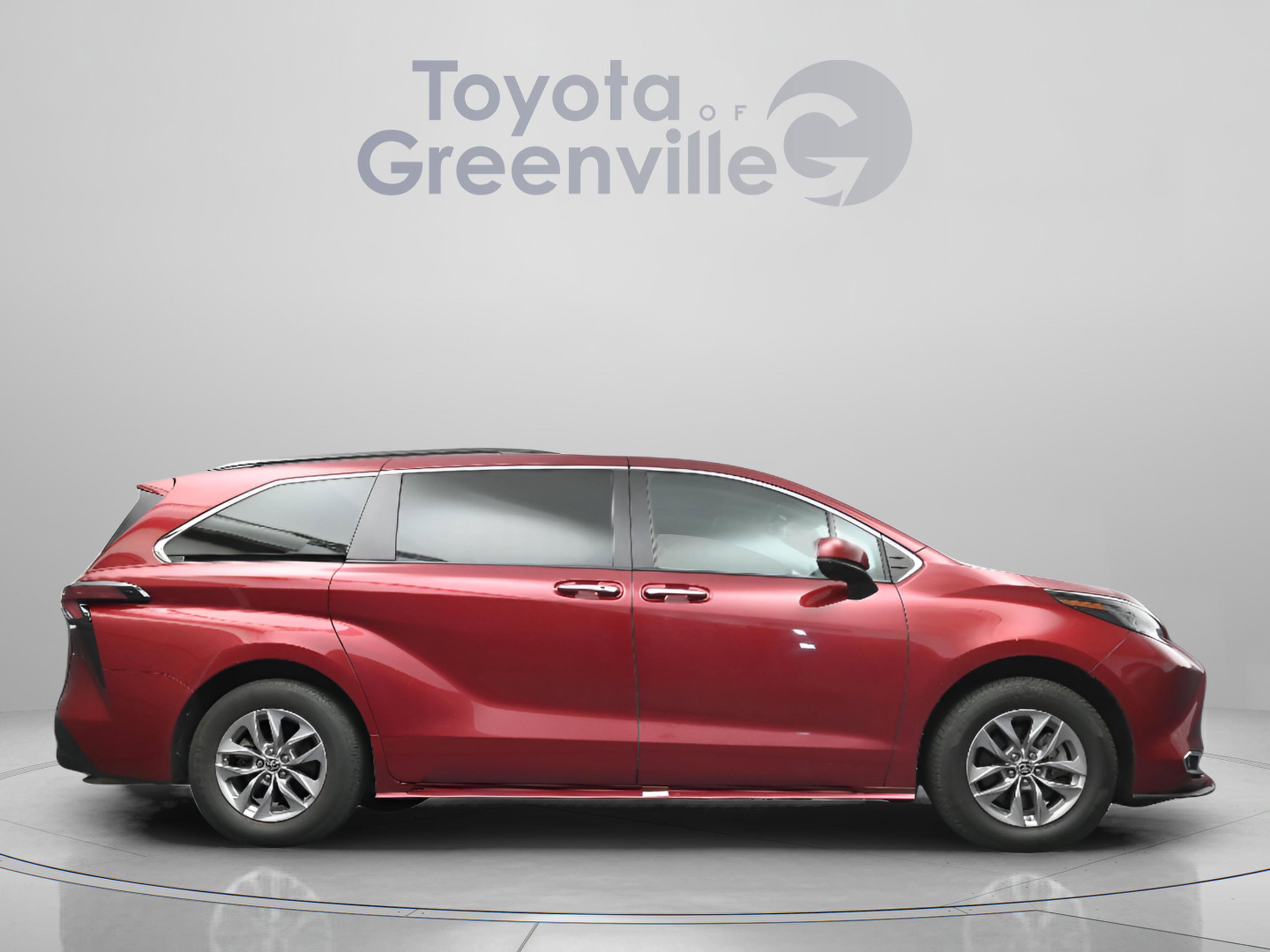 Used 2023 Toyota Sienna XLE image 17