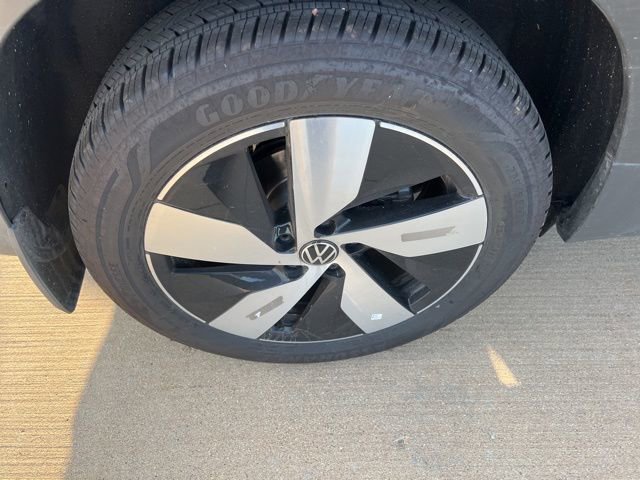 Used 2025 Volkswagen Taos S image 16