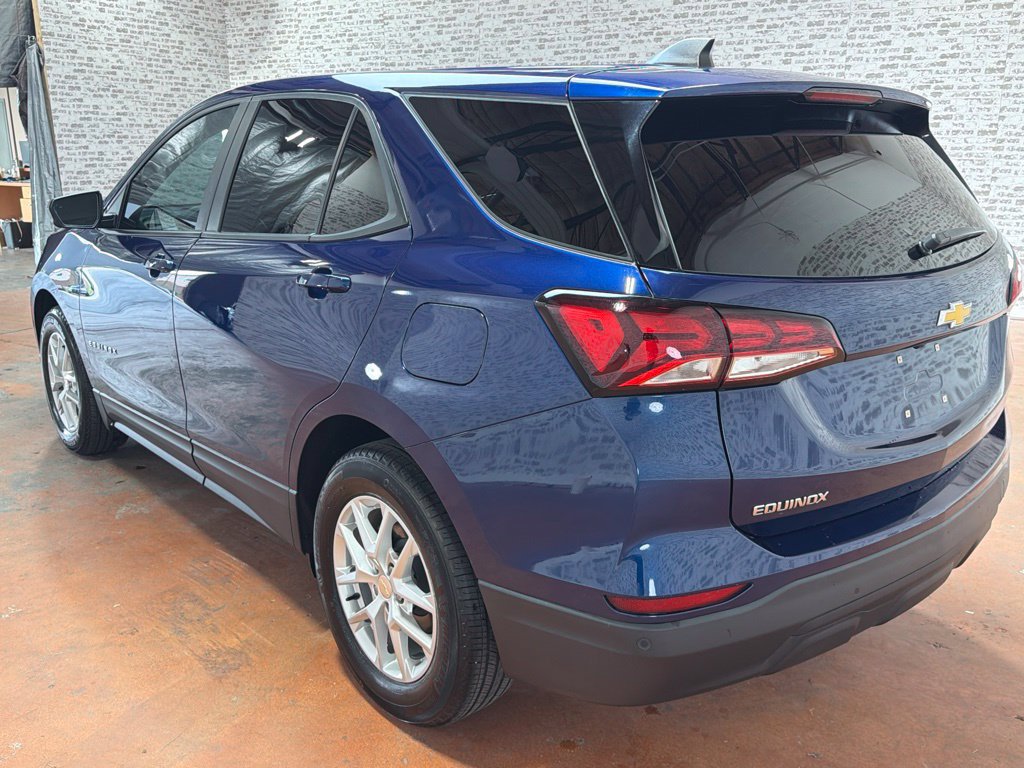 Used 2023 Chevrolet Equinox LS w/ LS Convenience Package FWD image 5