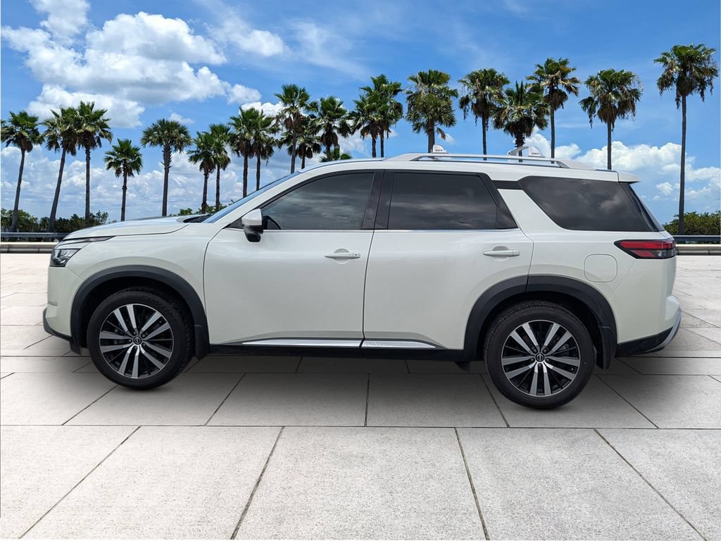 Used 2024 Nissan Pathfinder Platinum w/ Black Appearance Package FWD image 4