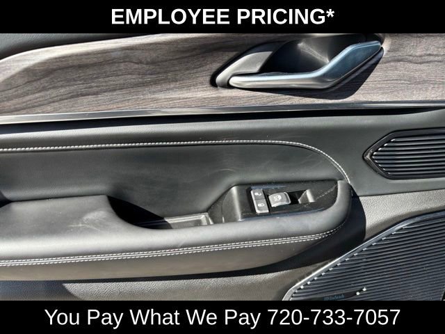 Used 2022 Jeep Grand Cherokee Overland w/ Luxury Tech Group IV AWD/4WD image 17