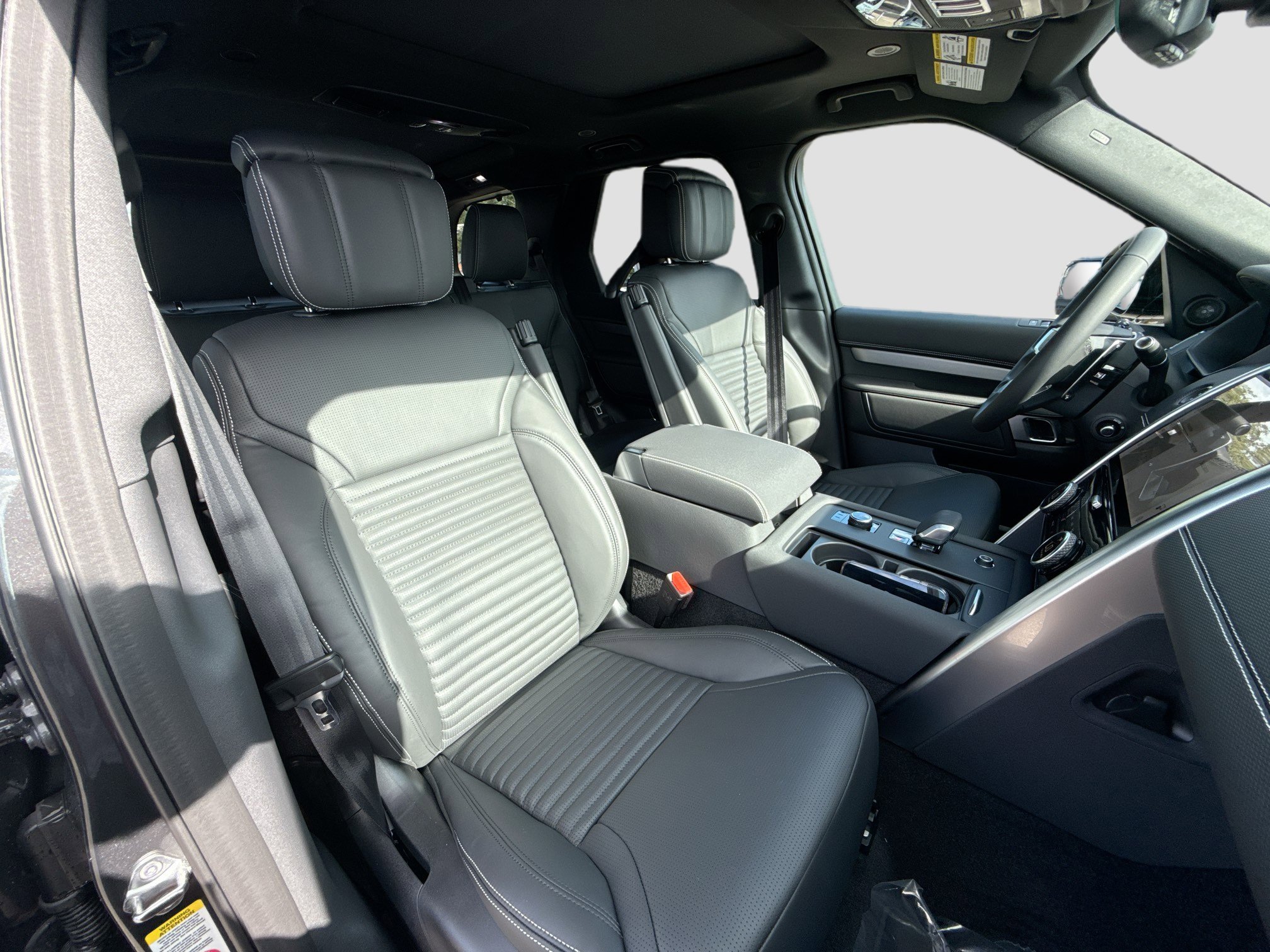 New 2026 Land Rover Discovery Limited Edition image 16