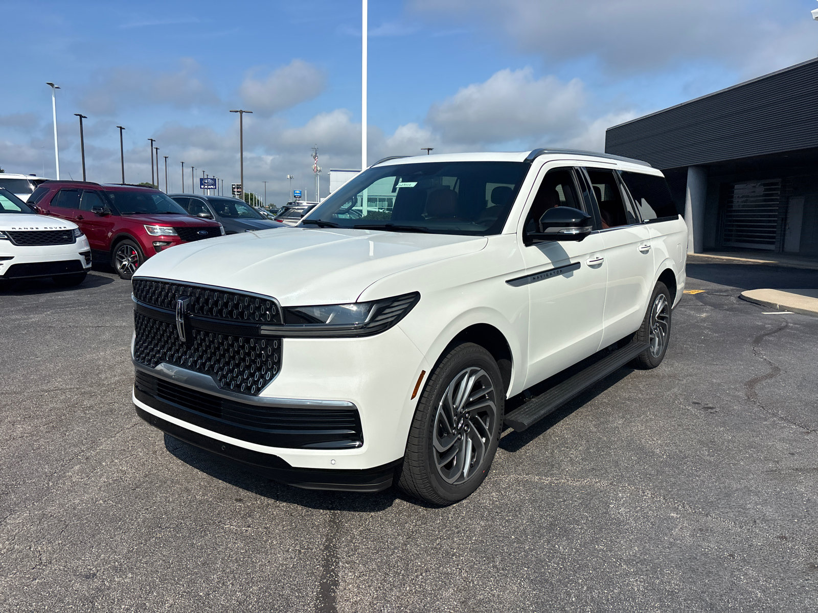 New 2027 Lincoln Navigator L Reserve AWD/4WD image 3