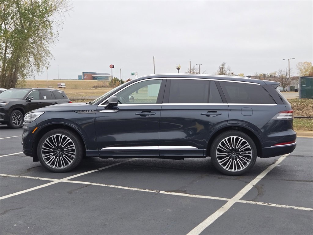 Used 2023 Lincoln Aviator Black Label w/ Class IV Trailer Tow Package image 4