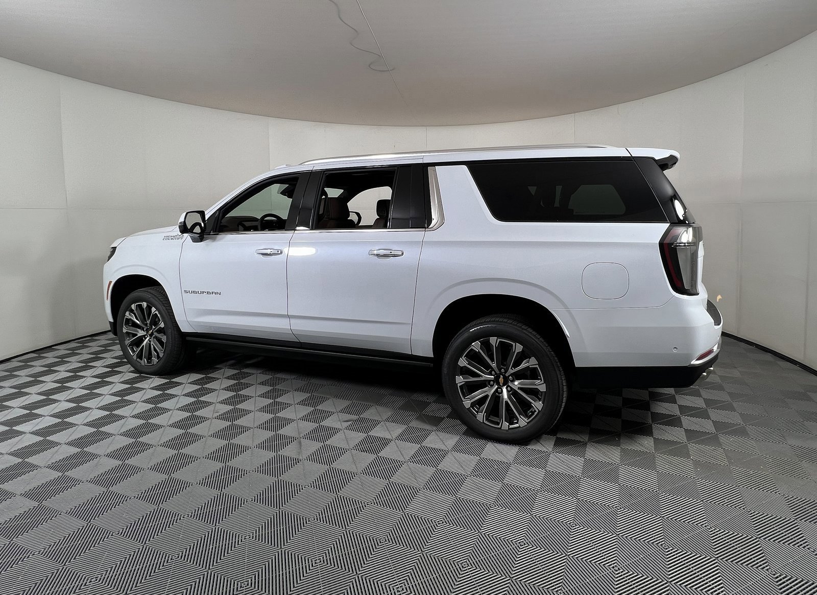 New 2026 Chevrolet Suburban High Country image 3