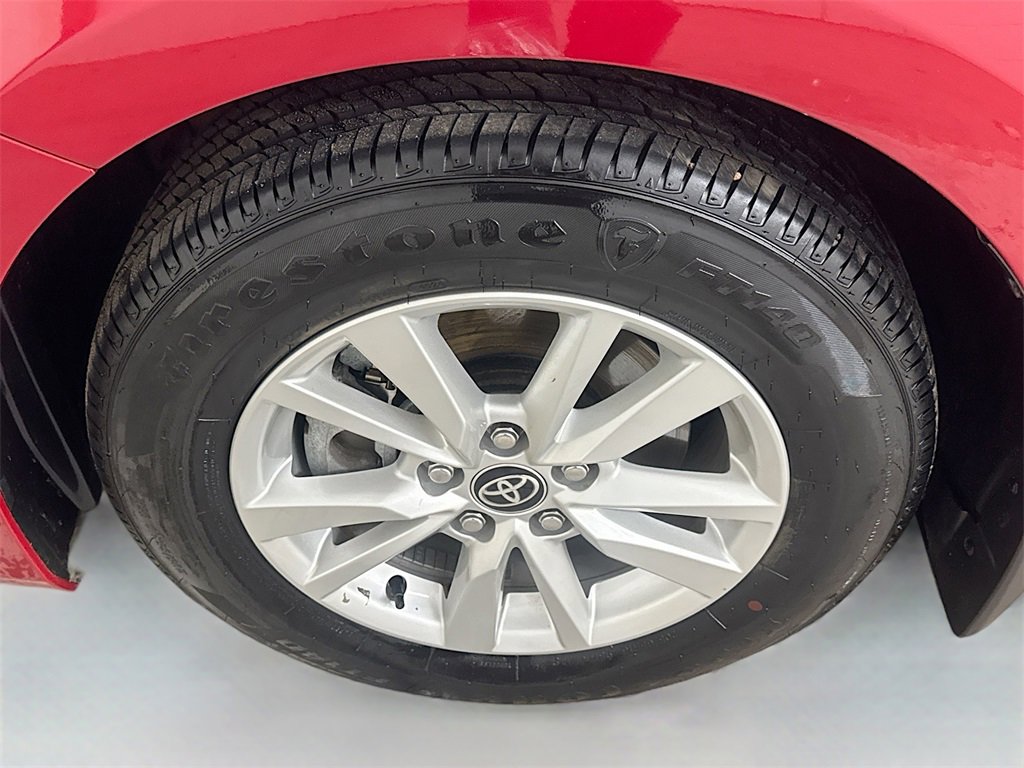 Used 2025 Toyota Camry LE image 29