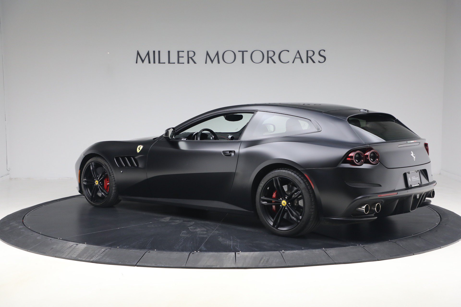 Certified 2018 Ferrari GTC4Lusso AWD/4WD image 5