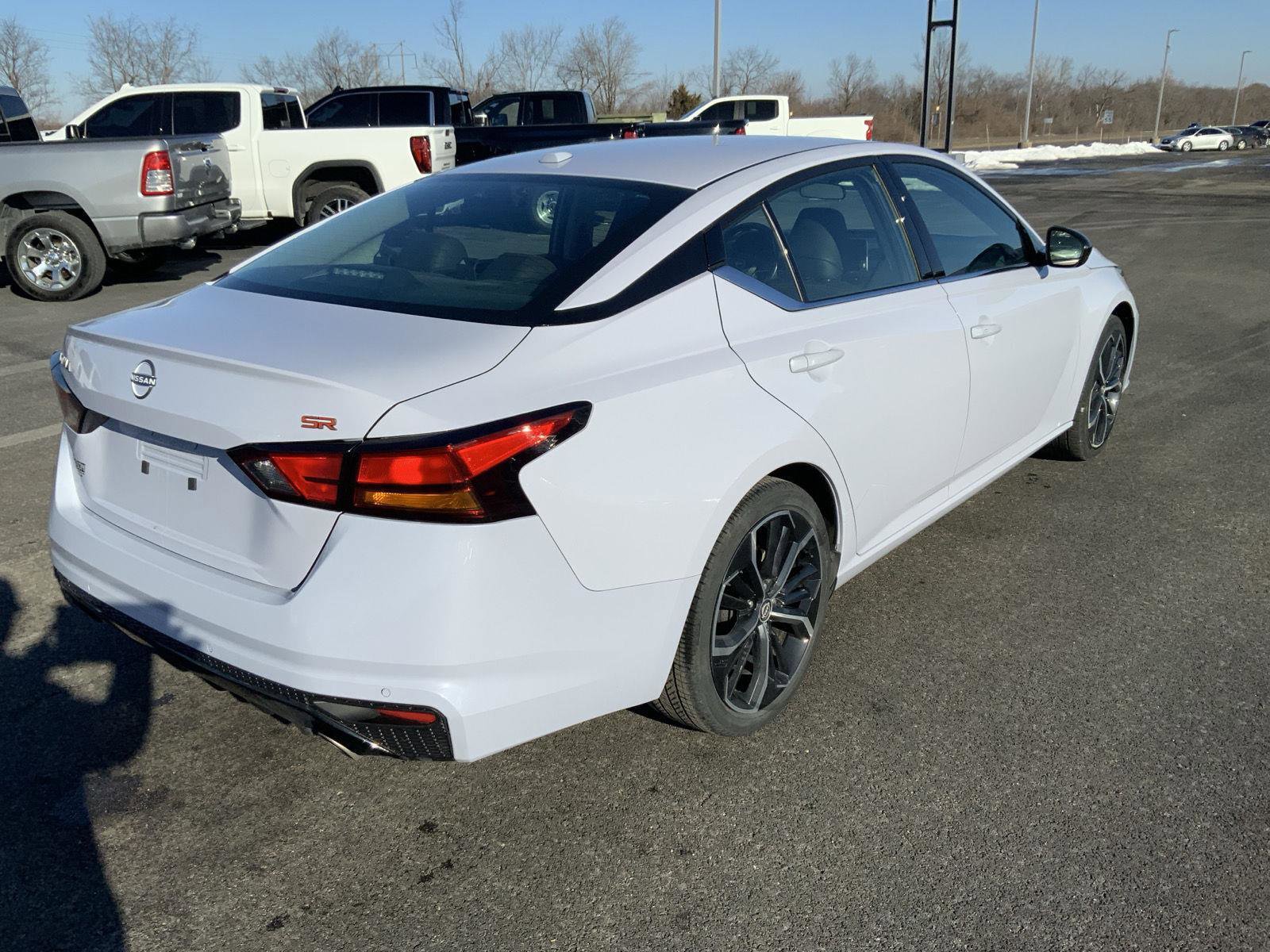 Used 2024 Nissan Altima 2.5 SR image 9