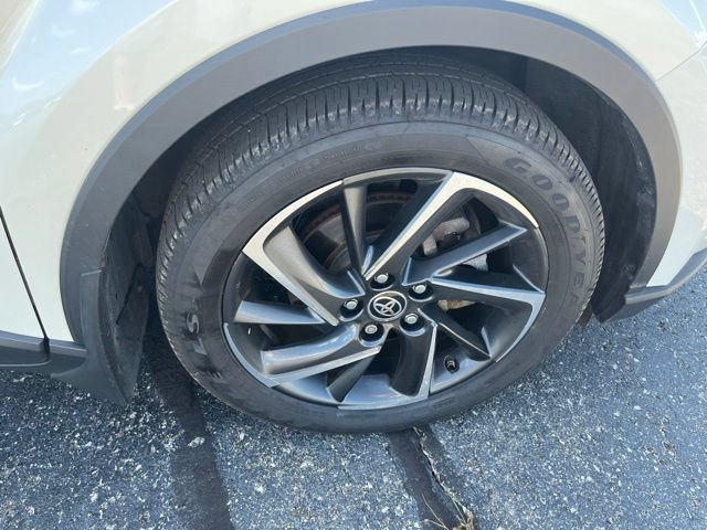 Used 2021 Toyota C-HR Limited FWD image 4