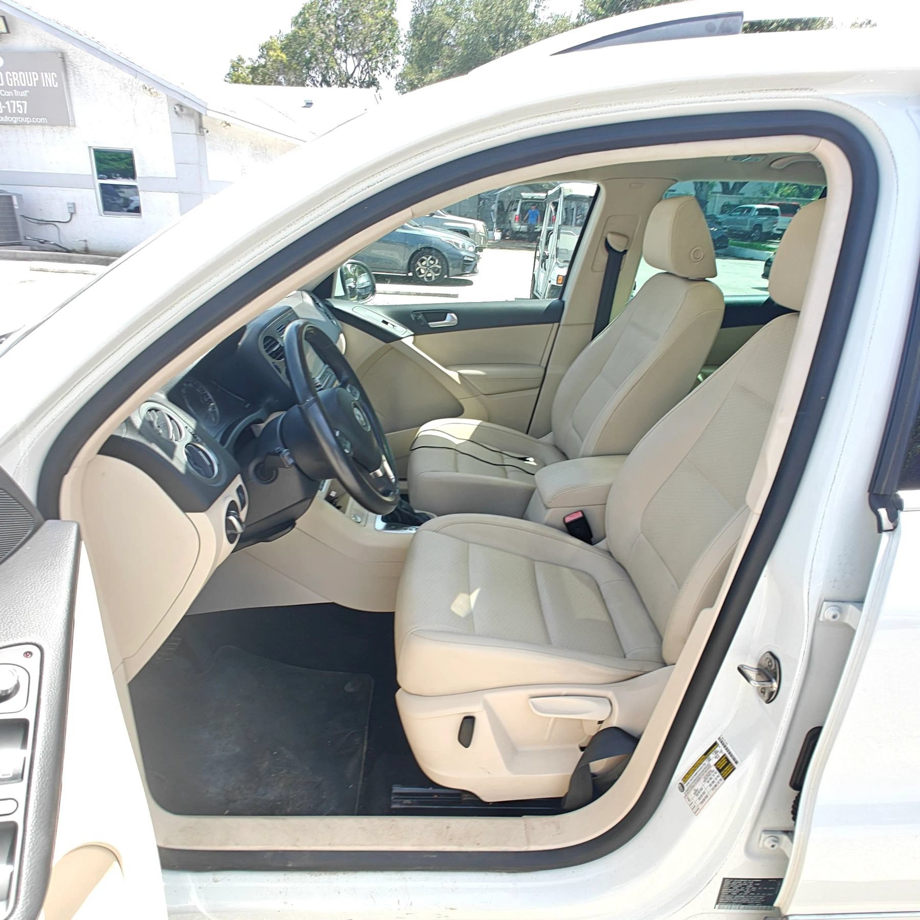 Used 2015 Volkswagen Tiguan SE FWD image 11
