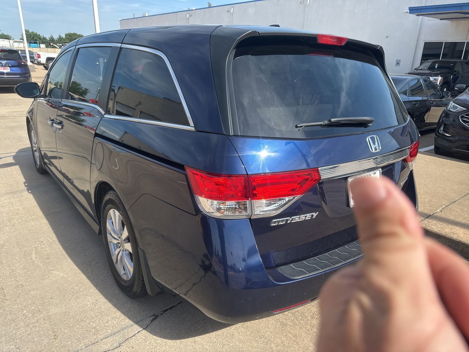 Used 2017 Honda Odyssey SE image 3