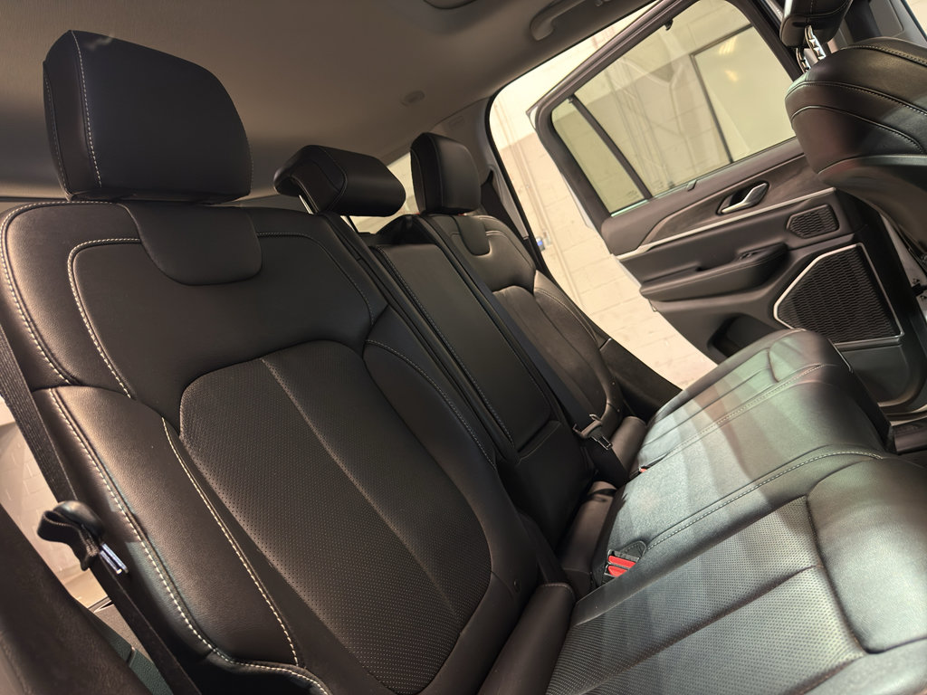Used 2023 Jeep Grand Cherokee 4WD 4xe w/ Luxury Tech Group II image 26