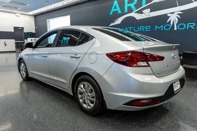 Used 2019 Hyundai Elantra SE w/ Winter Weather Package image 9
