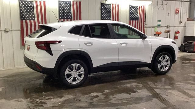 New 2026 Chevrolet Trax LS w/ Driver Confidence Package FWD image 18