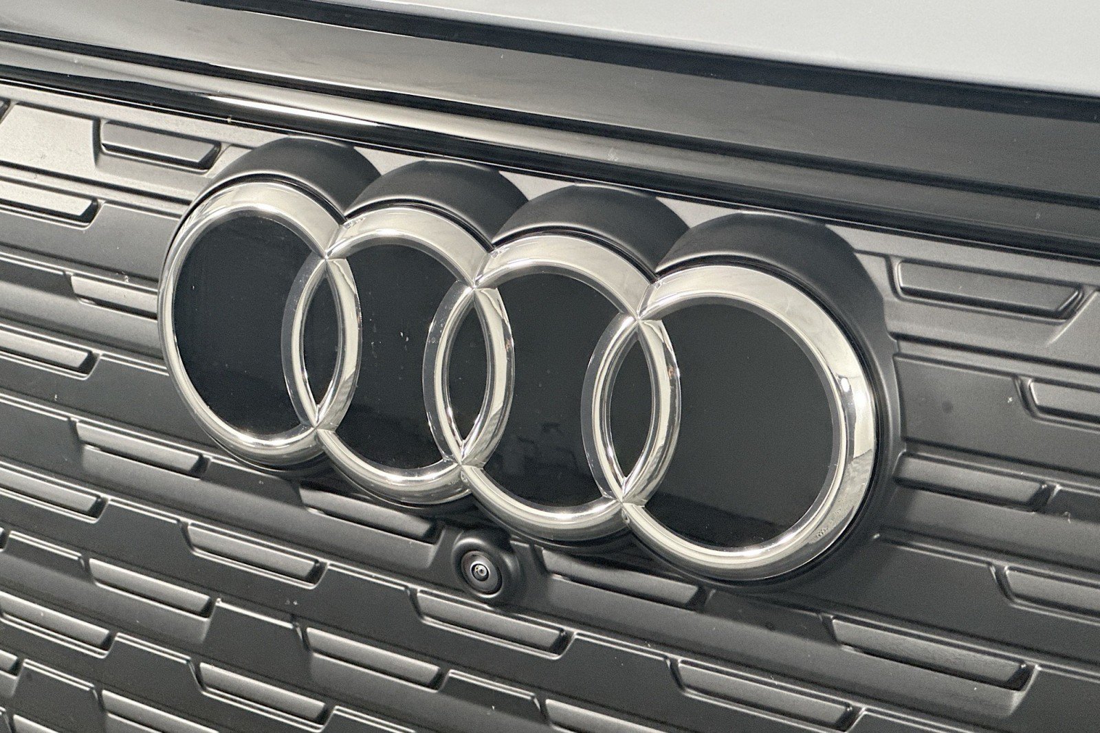 Used 2025 Audi Q4 e-tron Premium Plus w/ Premium Plus RWD image 14