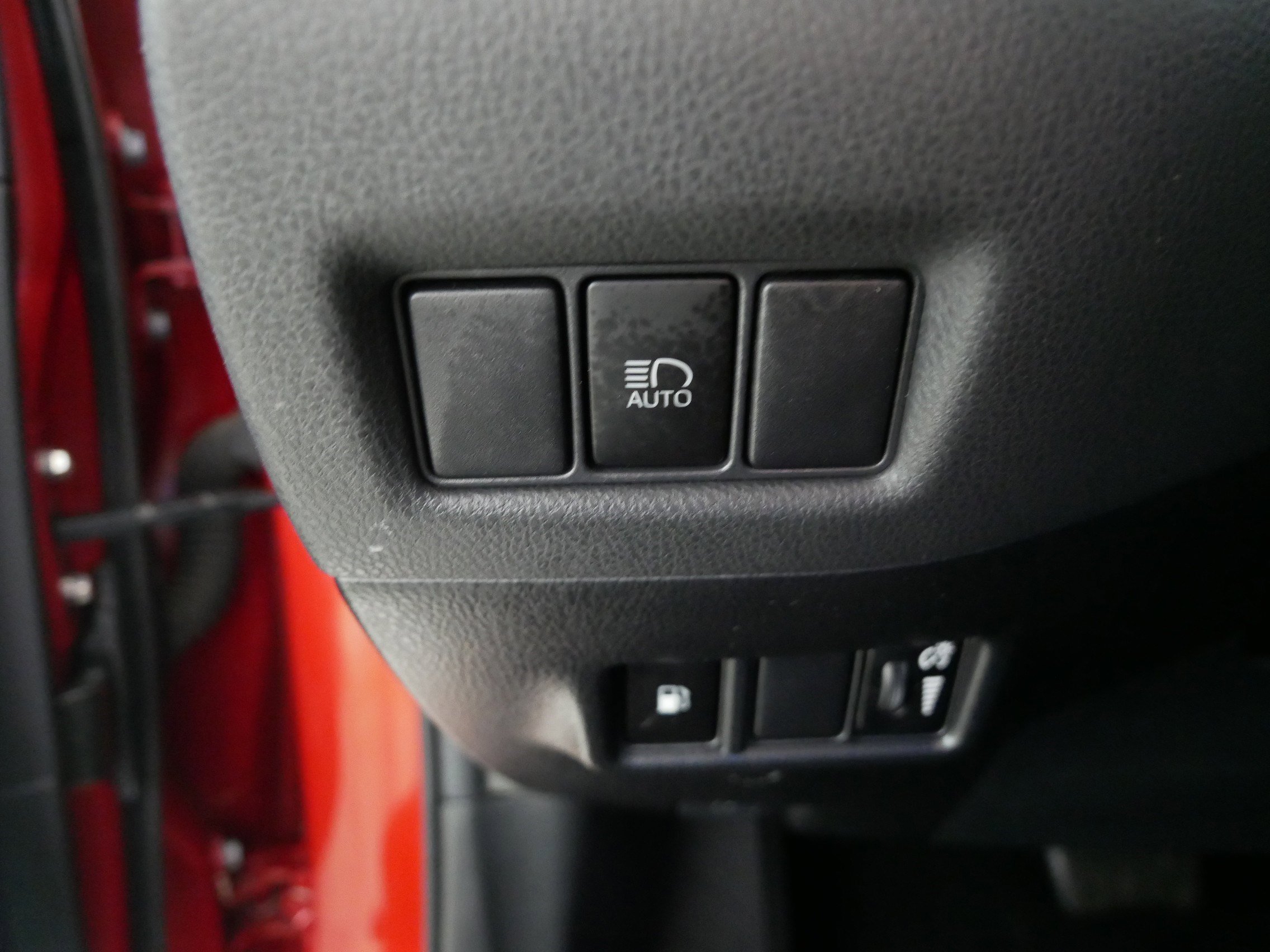 Used 2020 Toyota C-HR XLE FWD image 26