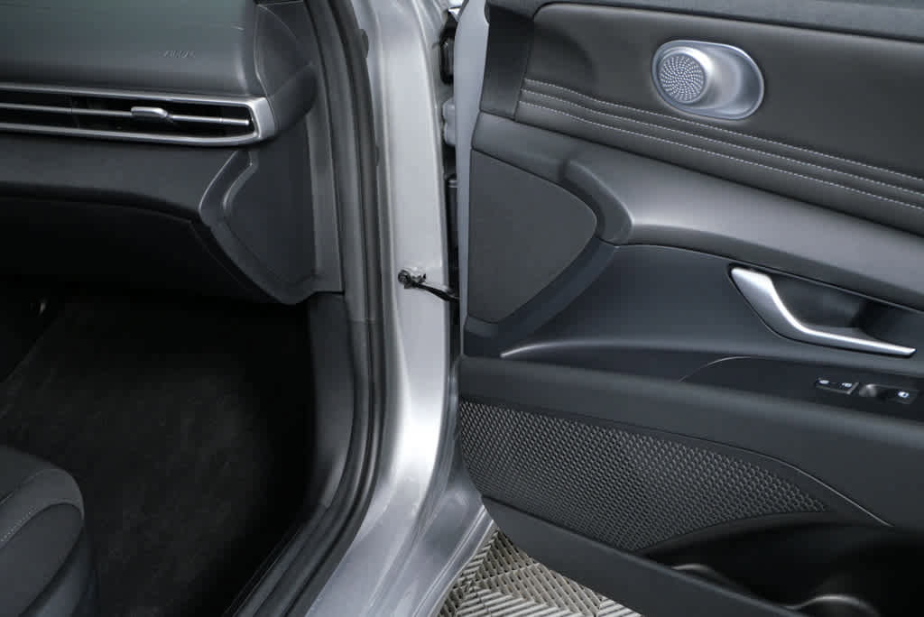 Certified 2023 Hyundai Elantra SEL w/ Convenience Package image 21