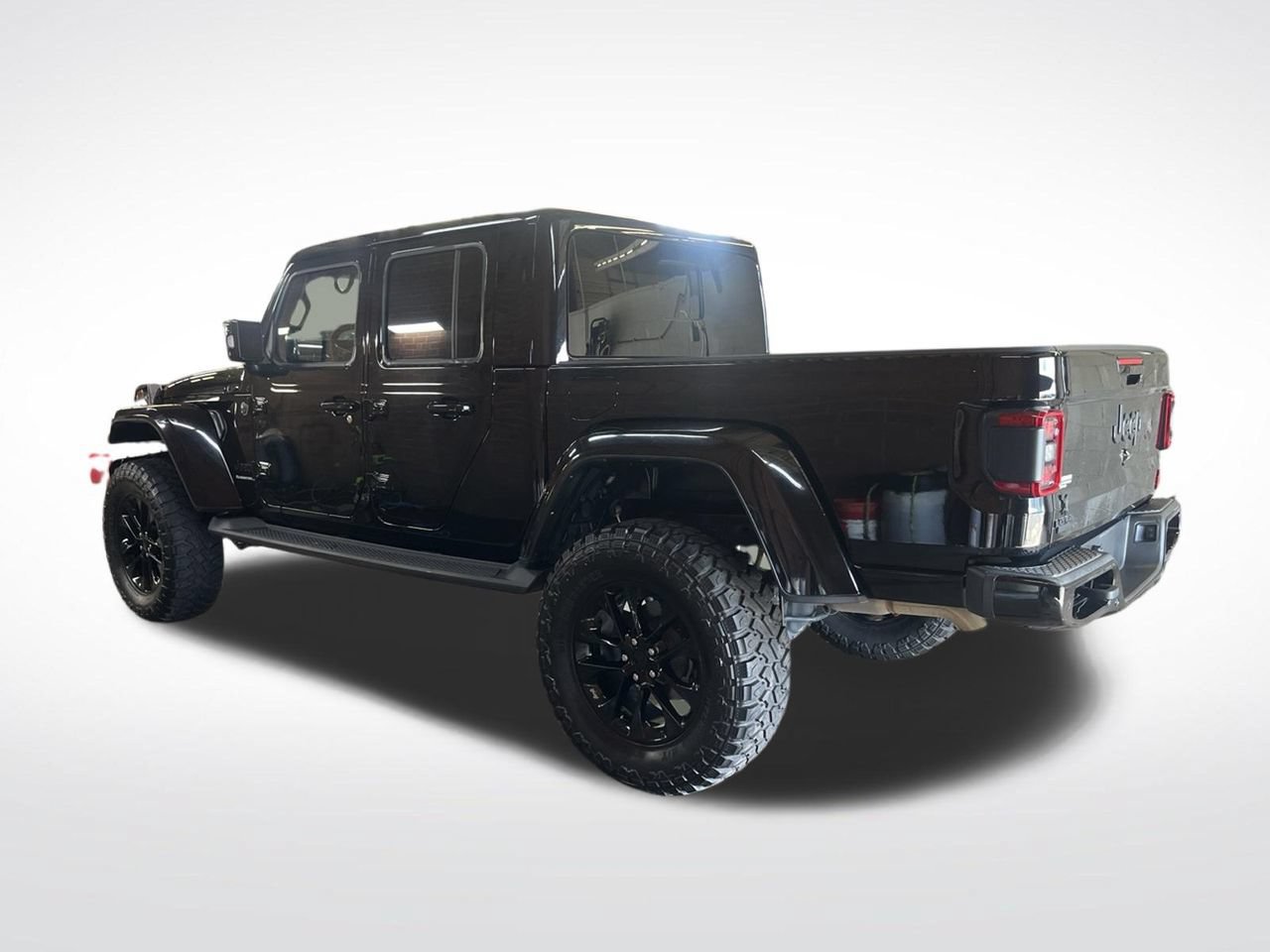 Used 2023 Jeep Gladiator Overland AWD/4WD image 2