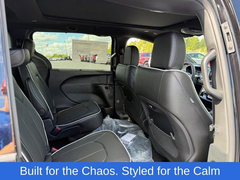 New 2026 Chrysler Pacifica Limited w/ S Appearance Package image 7