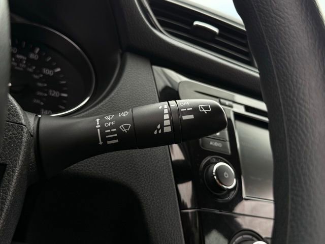 Used 2019 Nissan Rogue S image 11