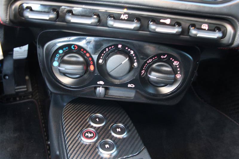Used 2015 Alfa Romeo 4C Launch Edition w/ Convenience Group RWD image 33