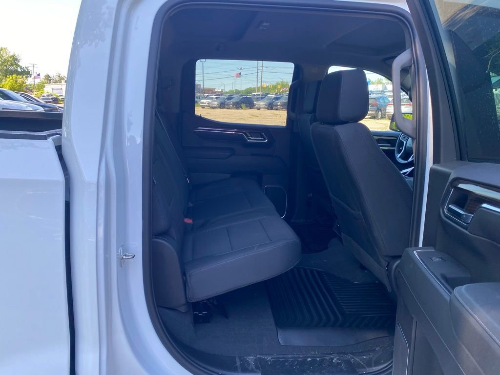 Used 2023 Chevrolet Silverado 1500 LT AWD/4WD image 10