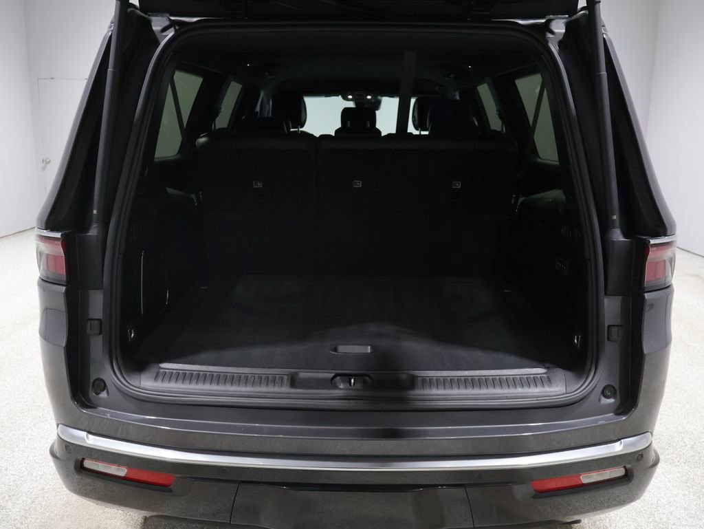 Used 2024 Jeep Wagoneer L Series III w/ Flexible Seating Group image 19