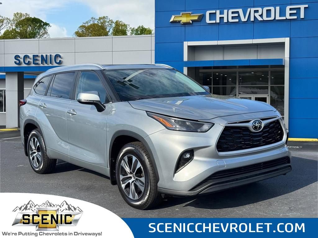 Used 2023 Toyota Highlander XLE image 1