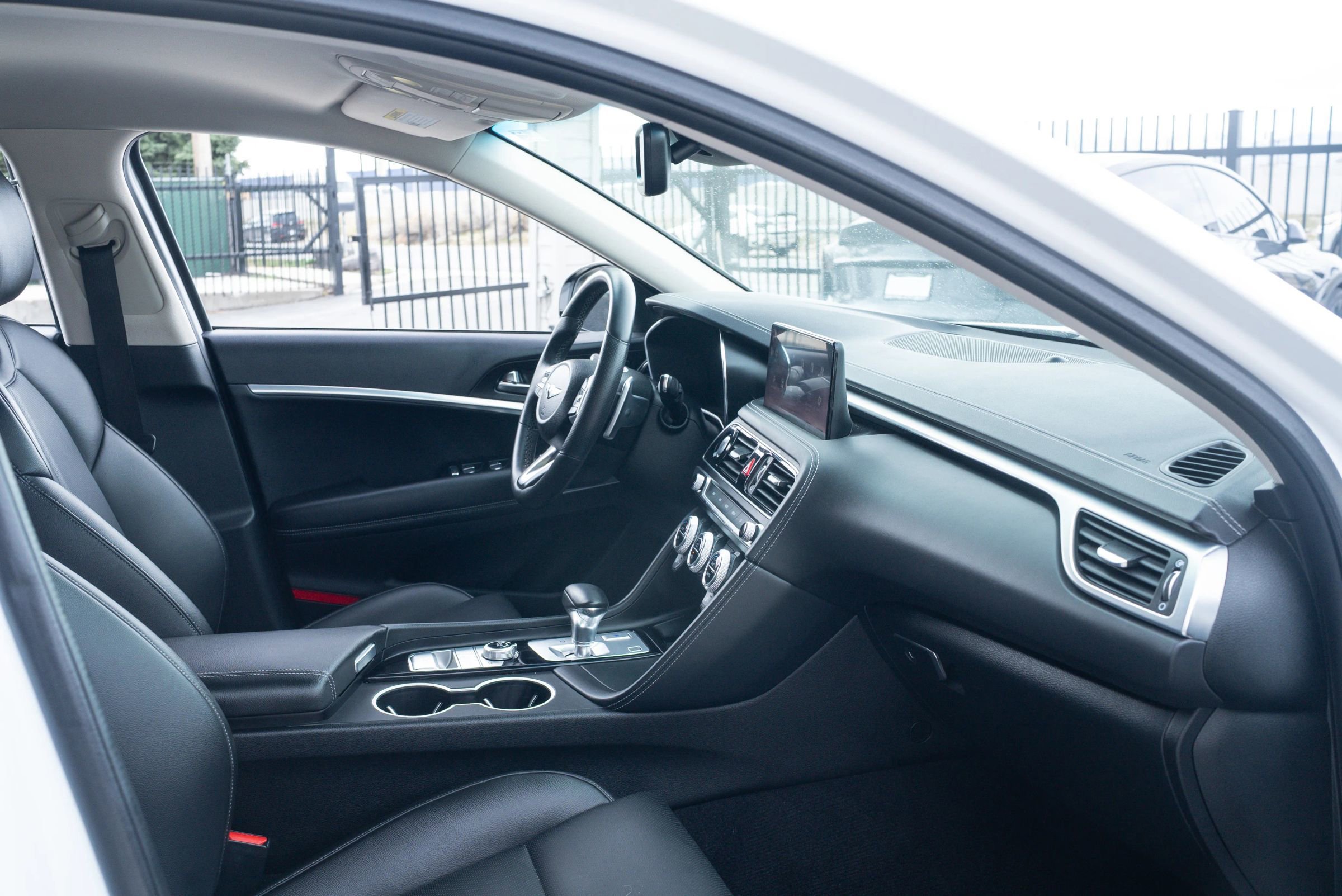 Used 2023 Genesis G70 2.0T image 24