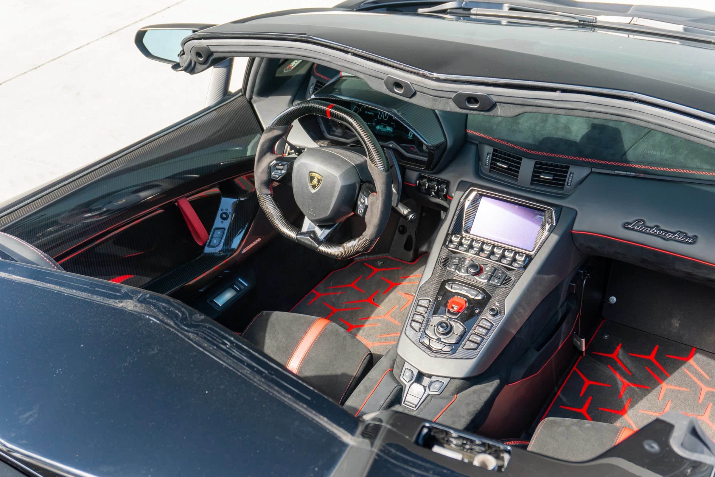 Used 2020 Lamborghini Aventador SVJ AWD/4WD image 18
