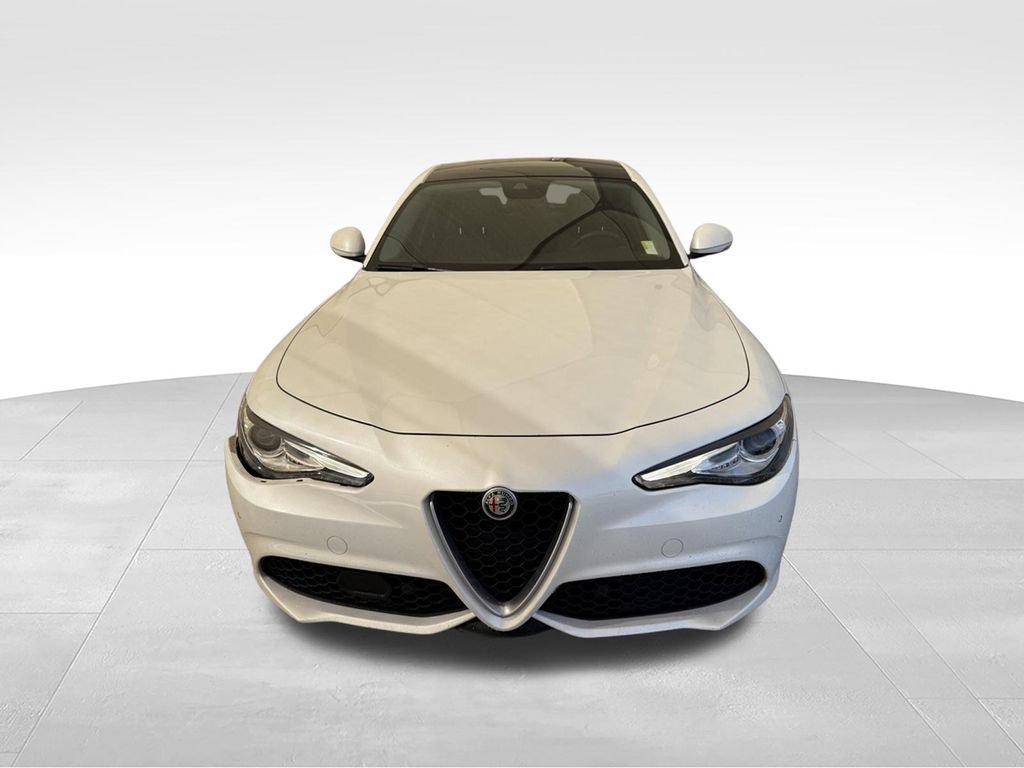 Used 2019 Alfa Romeo Giulia Ti Sport w/ Quick Order Package 22U Sport RWD image 4