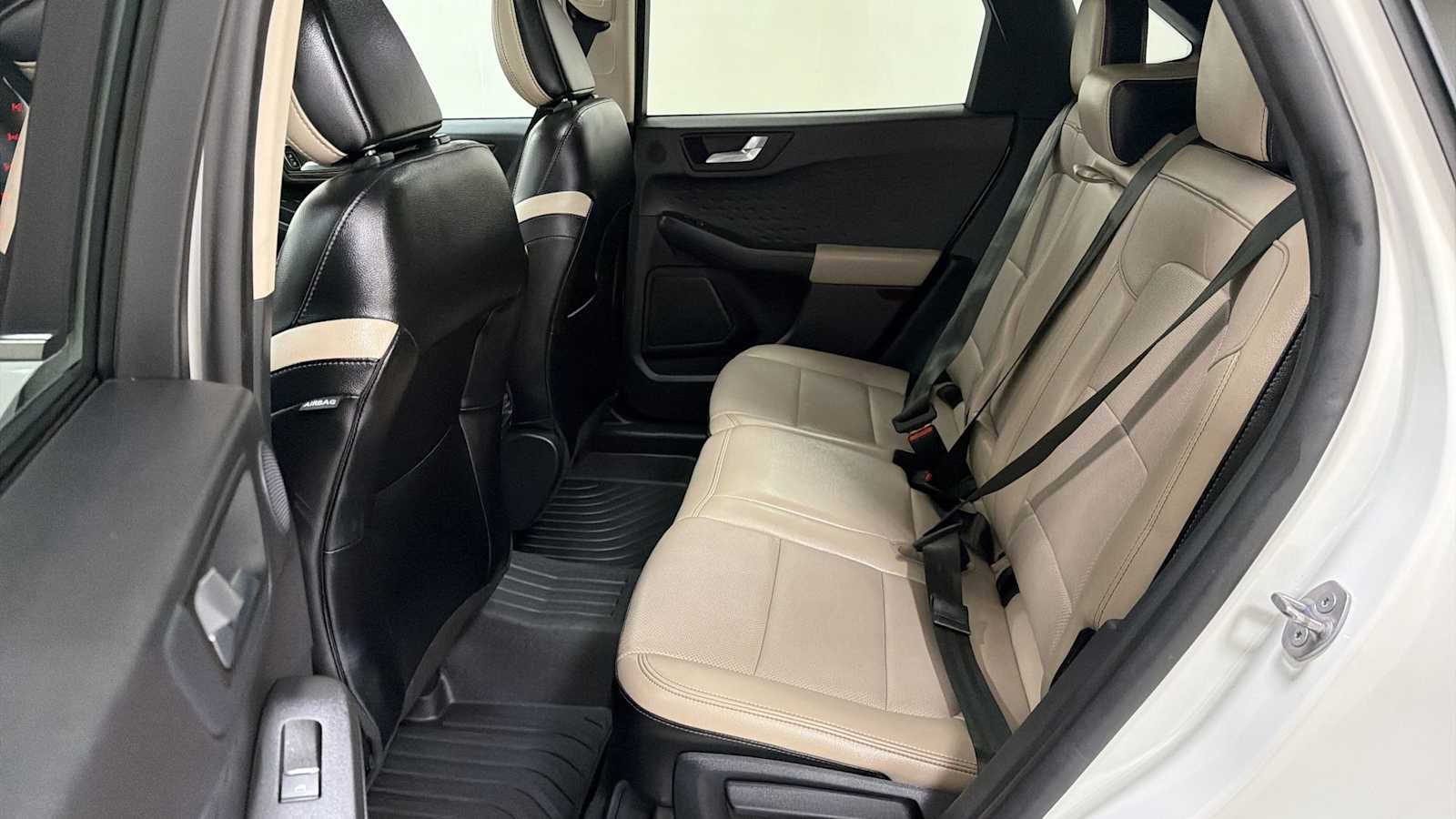 Used 2020 Ford Escape Titanium w/ Titanium Premium Package 2.0 AWD/4WD image 25