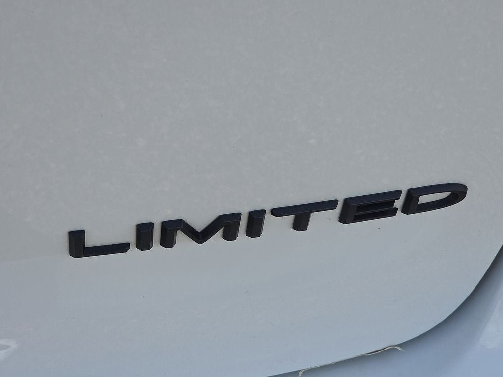 Used 2025 Chrysler Pacifica Limited FWD image 16