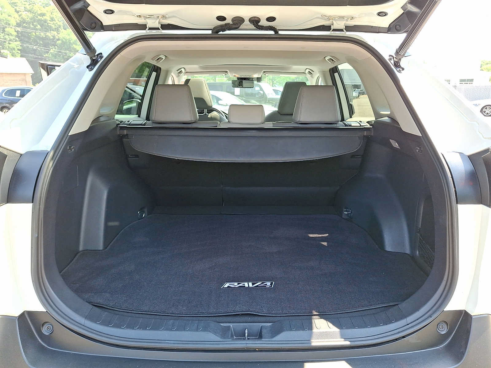 Used 2019 Toyota RAV4 Limited w/ Carpet Mat Package AWD/4WD image 26