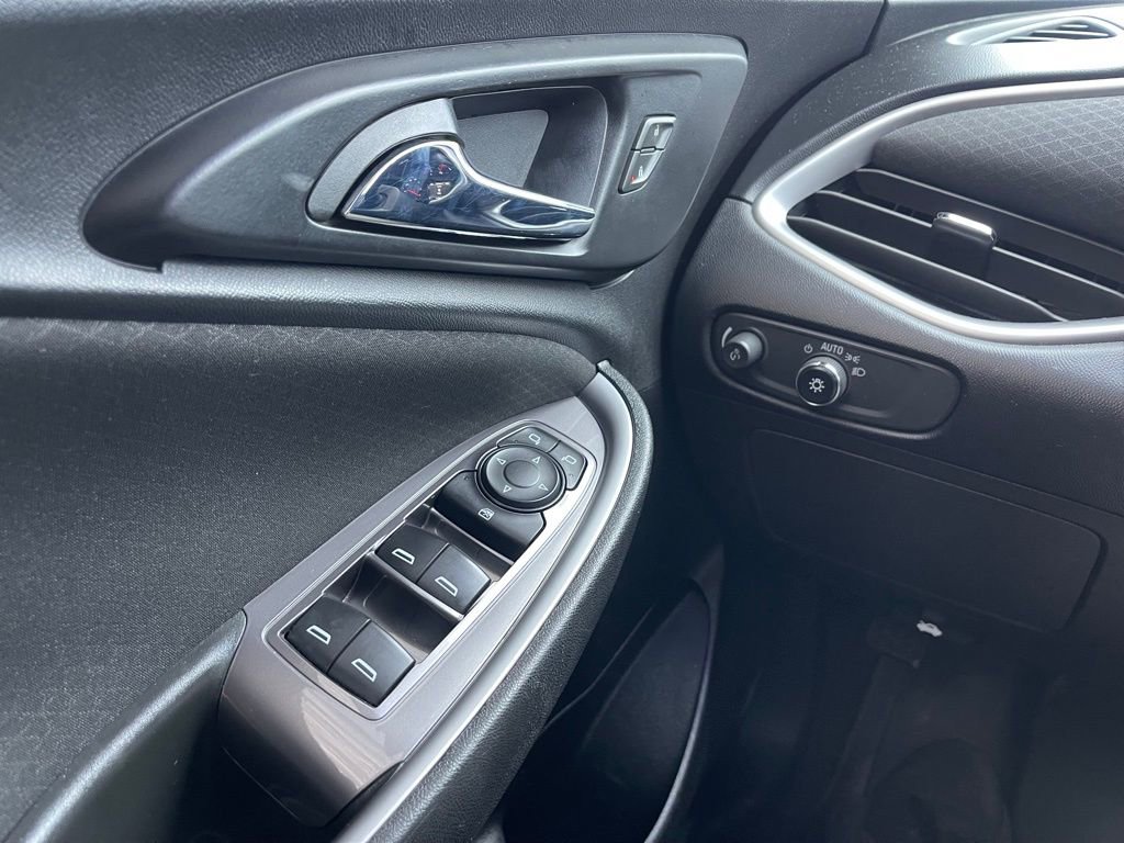 Used 2021 Chevrolet Malibu RS image 11