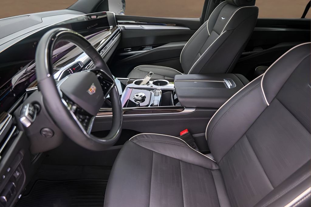 Certified 2025 Cadillac Escalade Premium Luxury AWD/4WD image 9