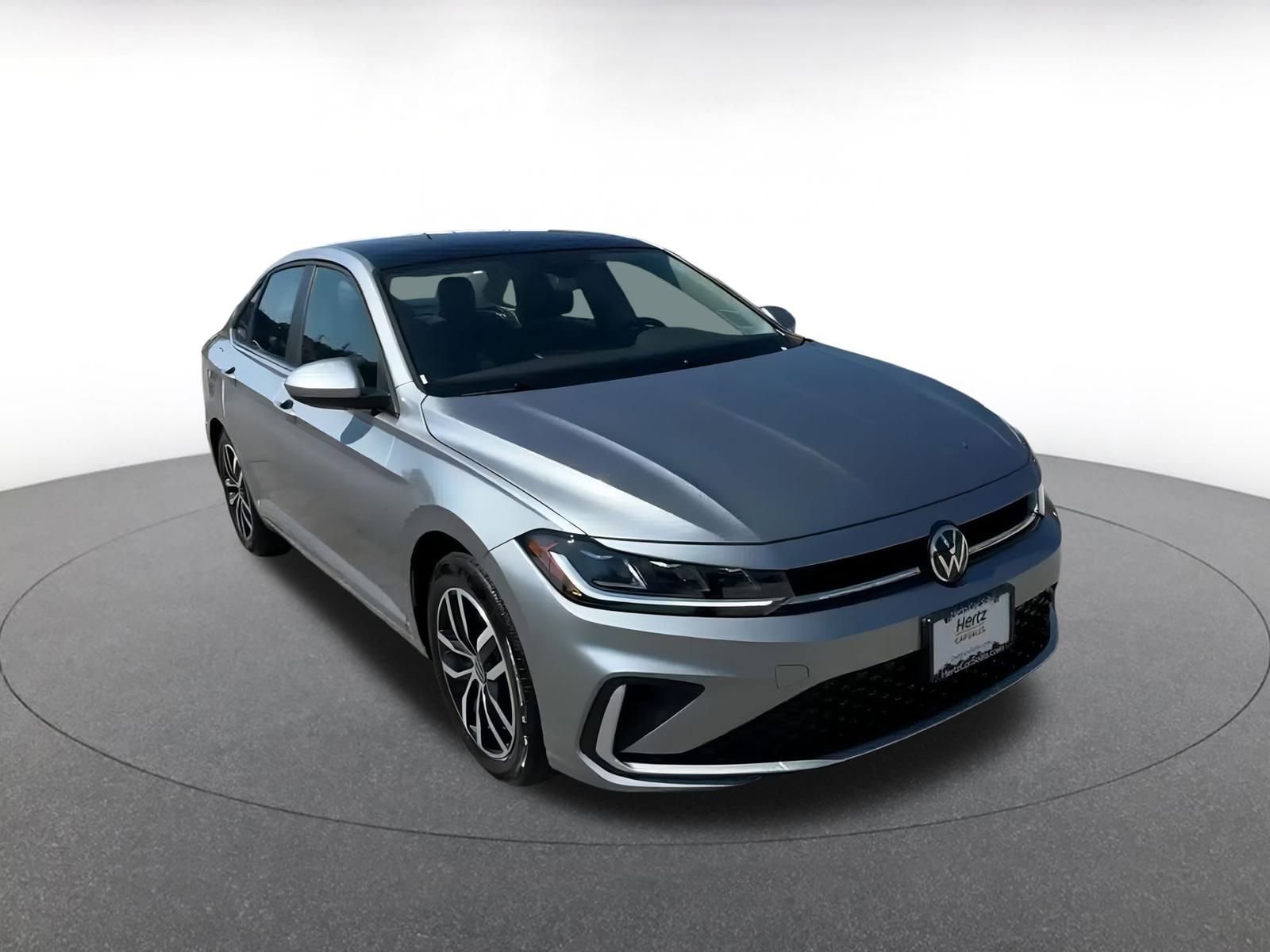 Used 2025 Volkswagen Jetta SE image 3