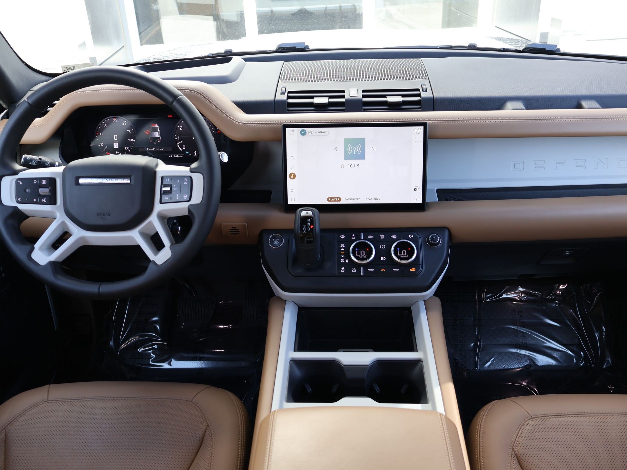 Certified 2025 Land Rover Defender 110 X-Dynamic SE AWD/4WD image 24