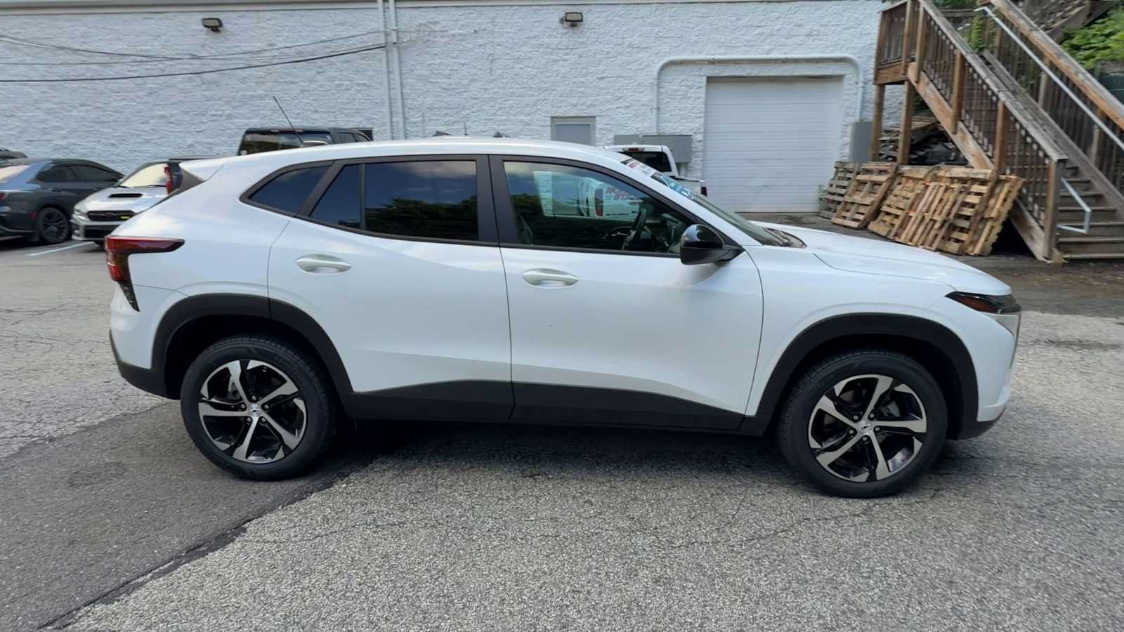 Certified 2024 Chevrolet Trax RS w/ Driver Confidence Package FWD image 9