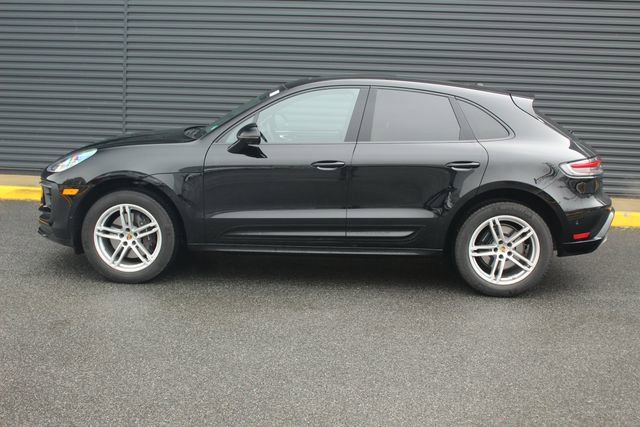Certified 2025 Porsche Macan image 2