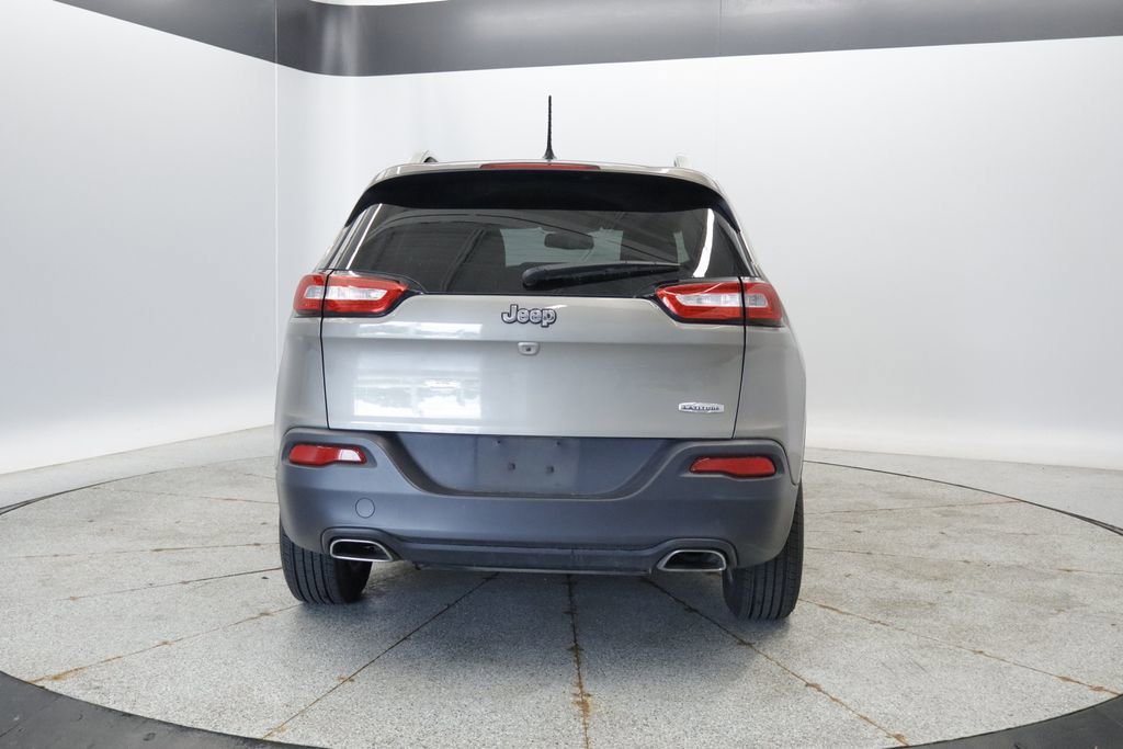 Certified 2016 Jeep Cherokee Latitude w/ Cold Weather Group FWD image 4
