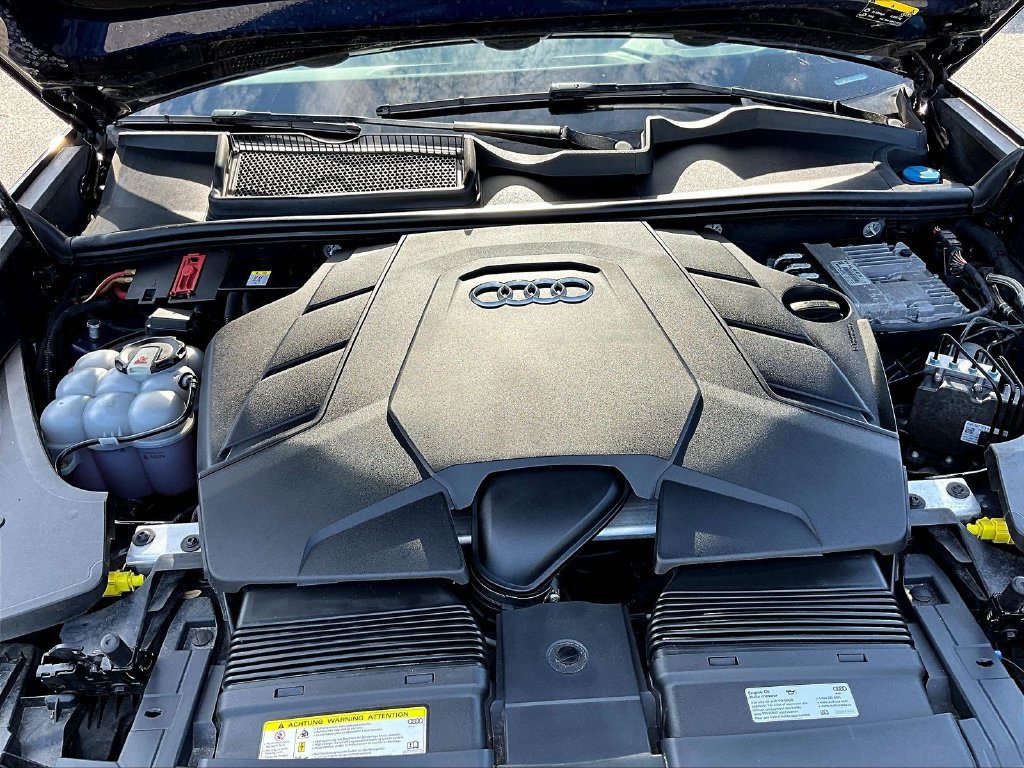 Used 2019 Audi Q8 Prestige w/ Adaptive Chassis Package AWD/4WD image 30