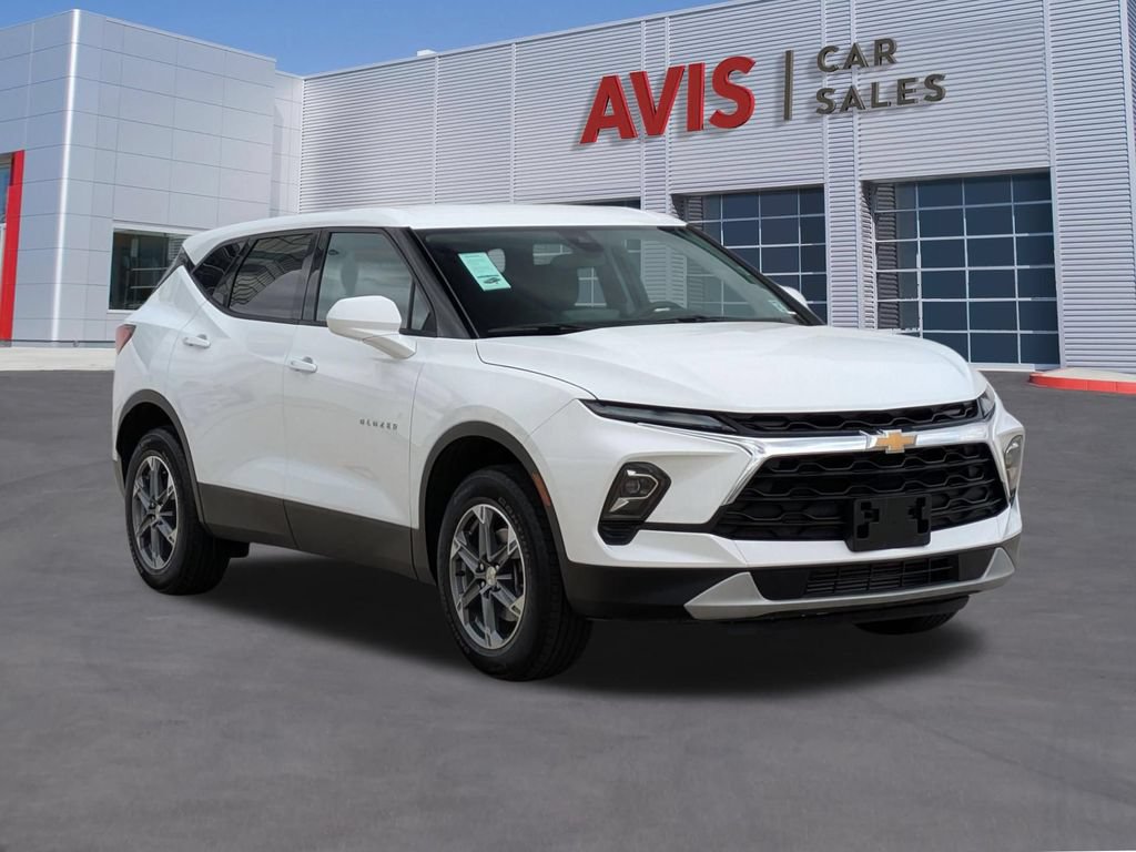 Used 2025 Chevrolet Blazer LT AWD/4WD image 3