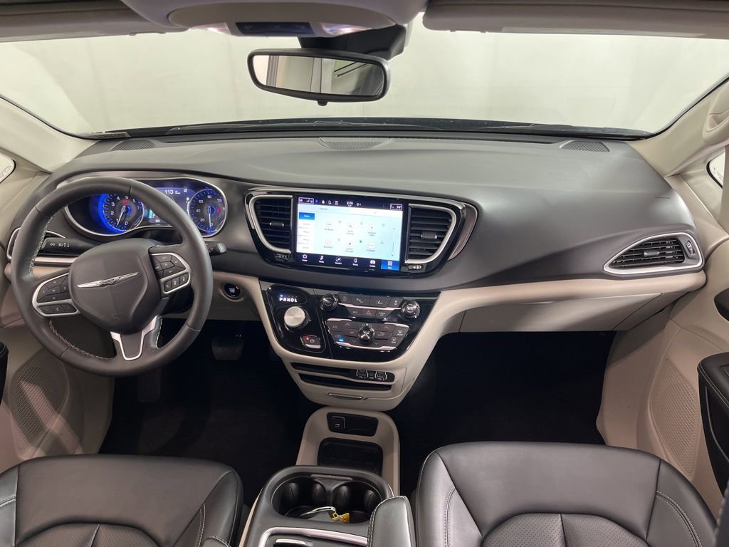 Used 2024 Chrysler Pacifica Touring-L image 19