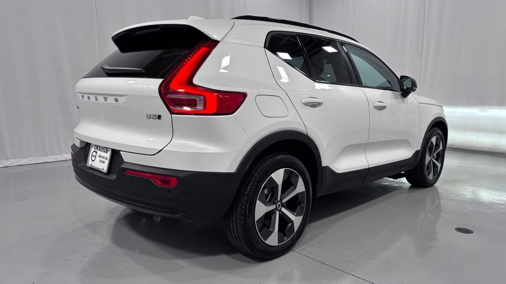Certified 2026 Volvo XC40 B5 Plus AWD/4WD image 6