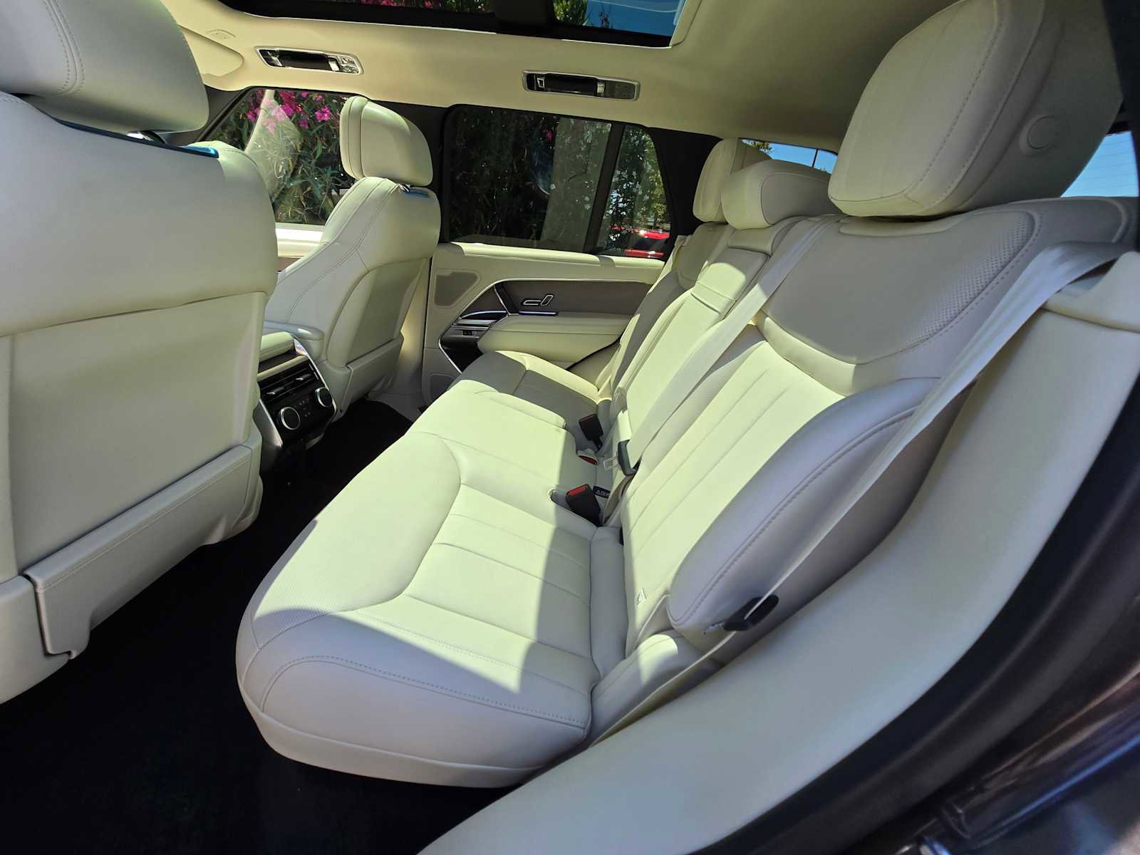 New 2025 Land Rover Range Rover SE image 20