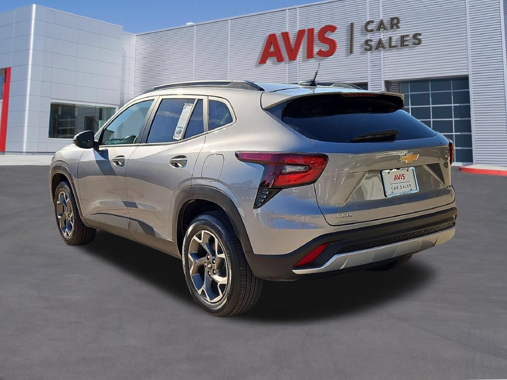 Used 2026 Chevrolet Trax LT FWD image 9