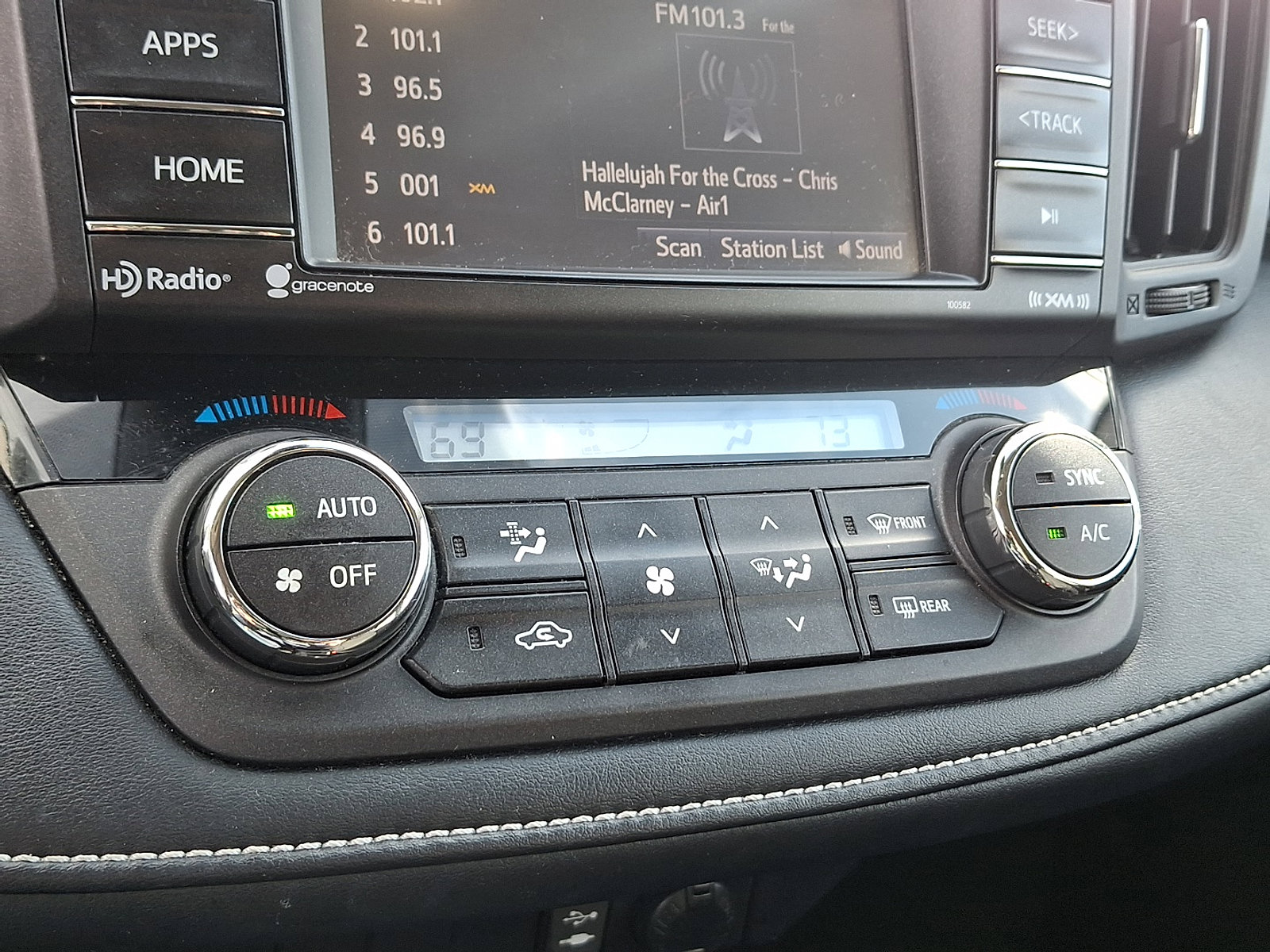 Used 2018 Toyota RAV4 XLE image 17